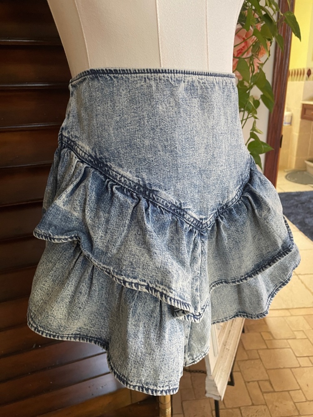 MOTHER The Ruffle Threading Needle Blue Tiered Ruffle Denim Mini Skirt 26 - Picture 6 of 12